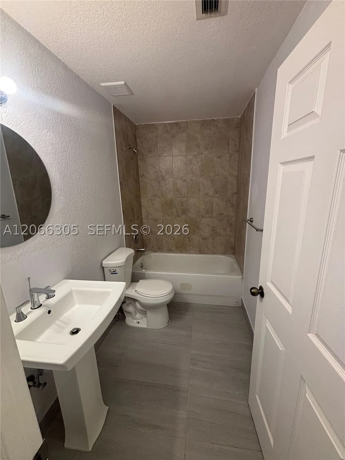 4-bedroom Apartment — 14084 2nd Ave #14084, Miami, FL 33161