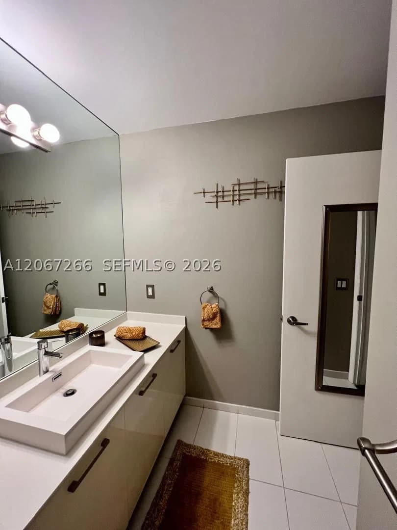 1-bedroom Condo — 151 1st St #1206, Miami, FL 33131