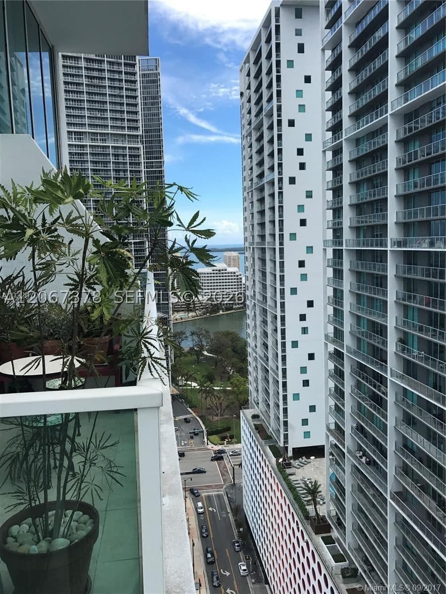 1+1 Condo — 41 5th St #1606, Miami, FL 33131