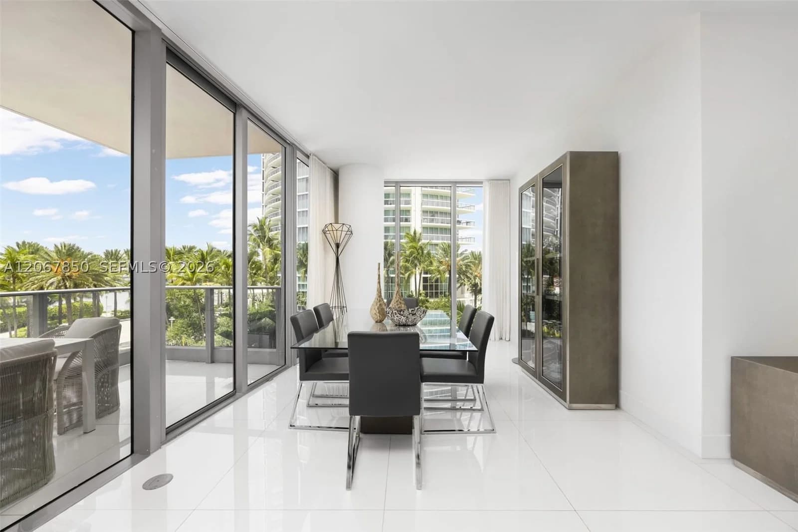 3-bedroom Condo — 801 Pointe Dr #301, Miami Beach, FL 33139