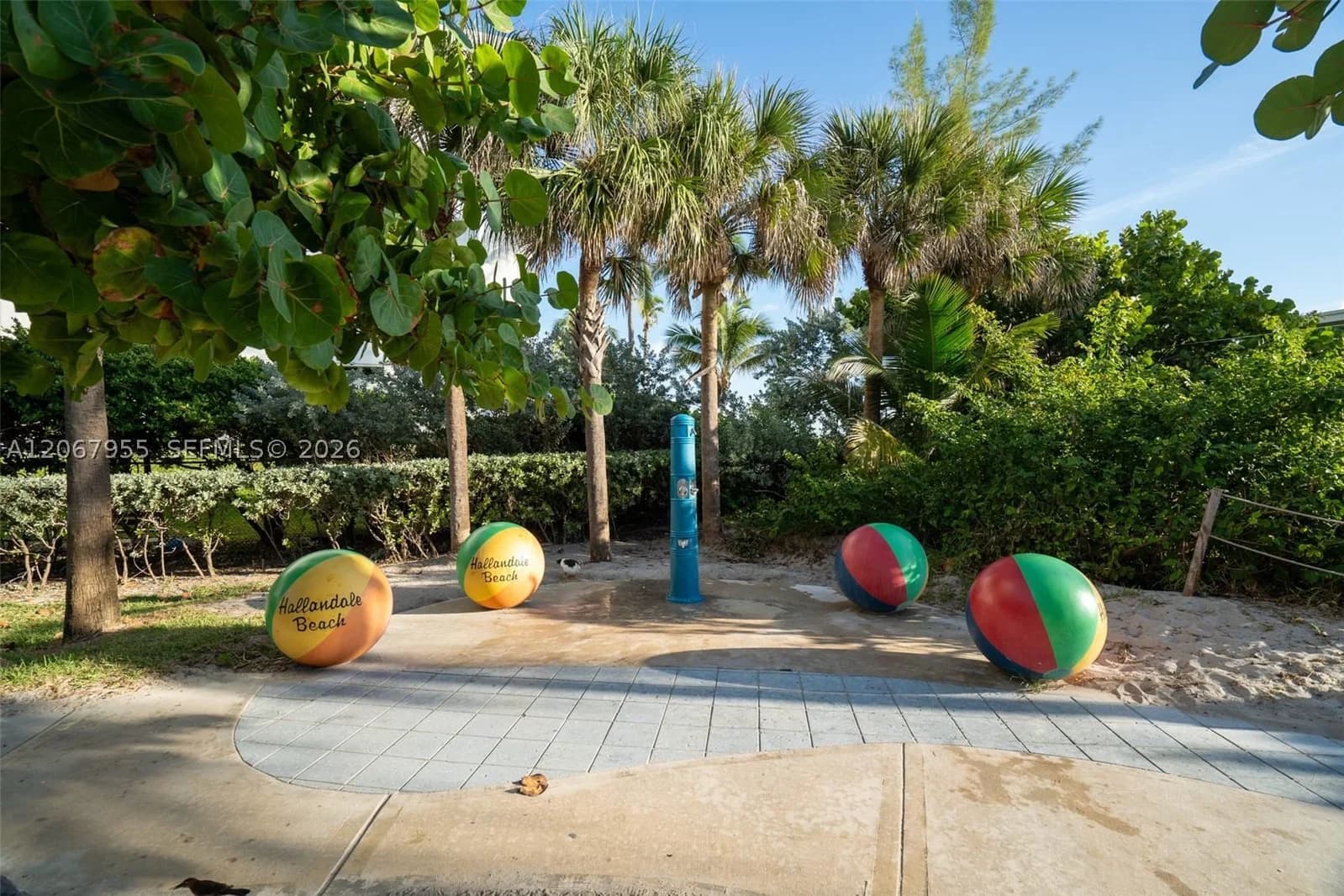 2+1 Condo — 1849 Ocean Dr #1509, Hallandale Beach, FL 33009