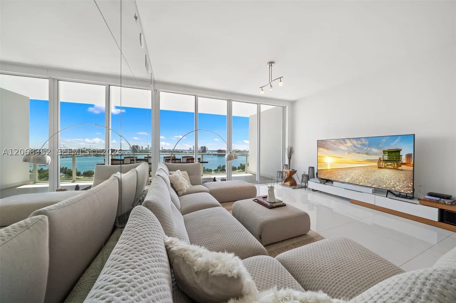 2-bedroom Condo — 2020 Bayshore Dr #1407, Miami, FL 33137