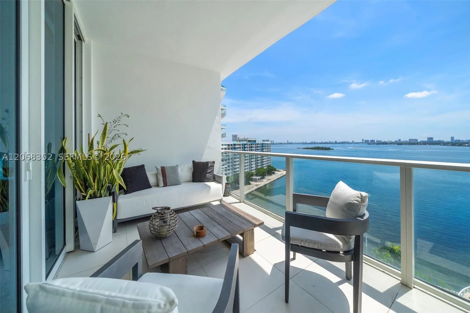 2-bedroom Condo — 2020 Bayshore Dr #1407, Miami, FL 33137