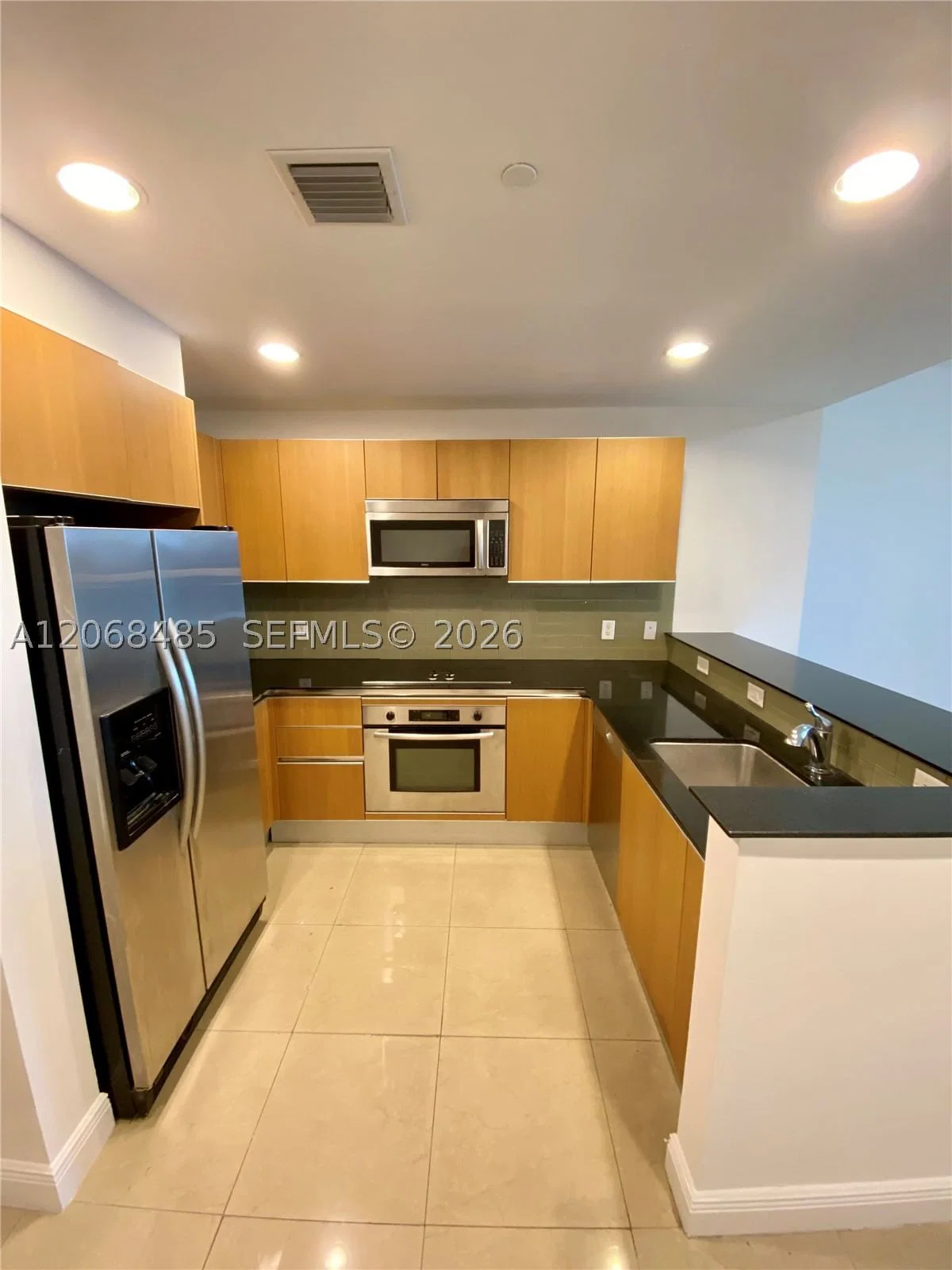 1-bedroom Condo — 1060 Brickell Ave #1413, Miami, FL 33131