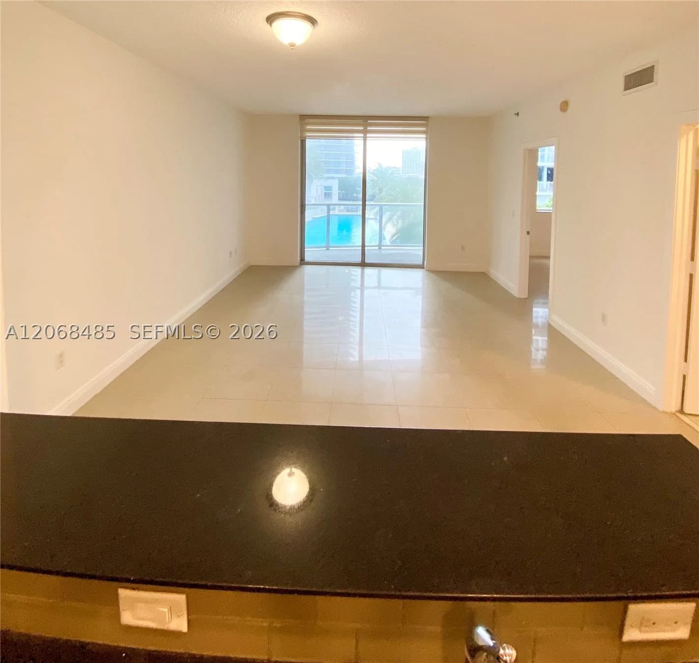 1-bedroom Condo — 1060 Brickell Ave #1413, Miami, FL 33131