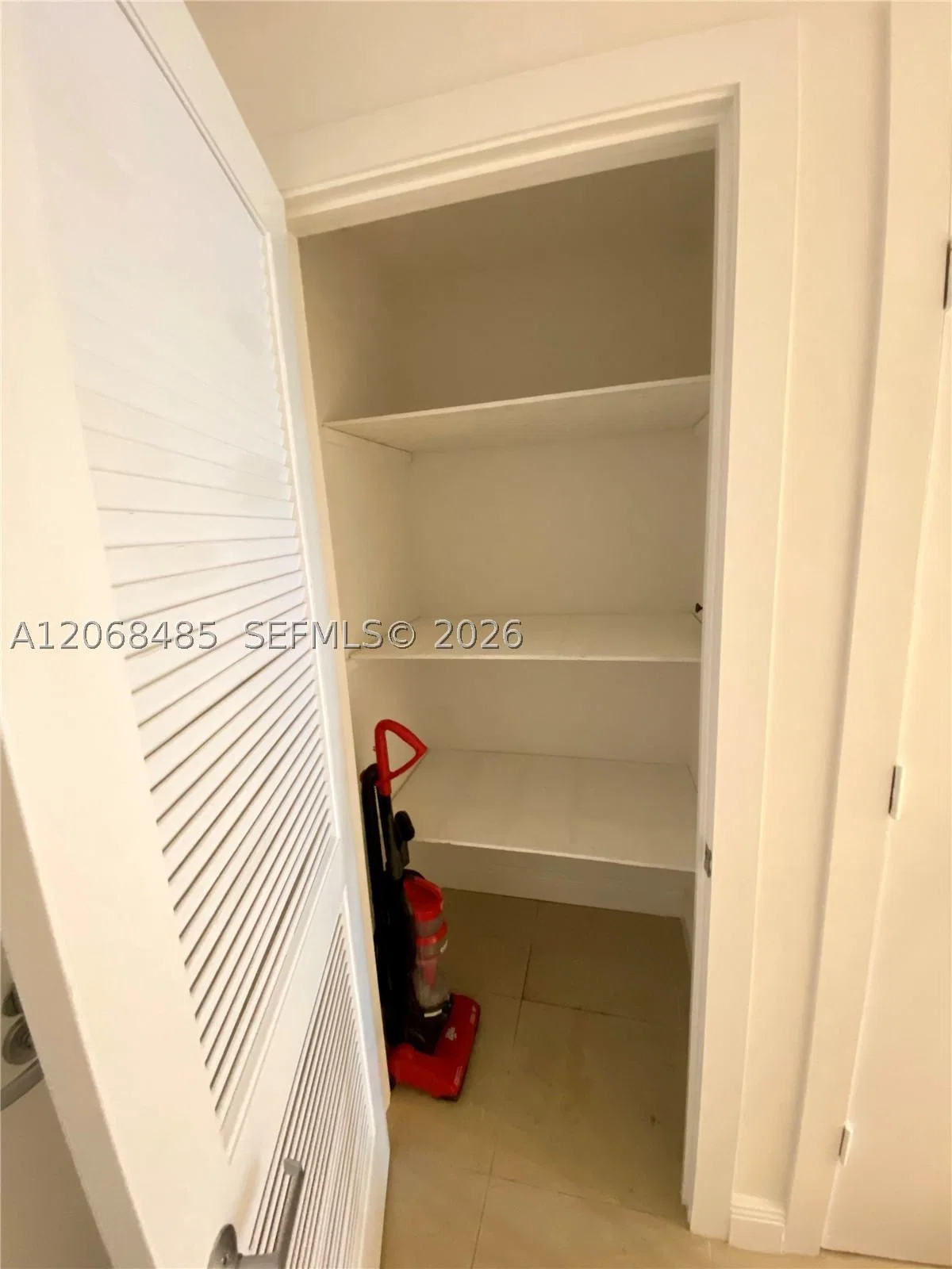 1-bedroom Condo — 1060 Brickell Ave #1413, Miami, FL 33131