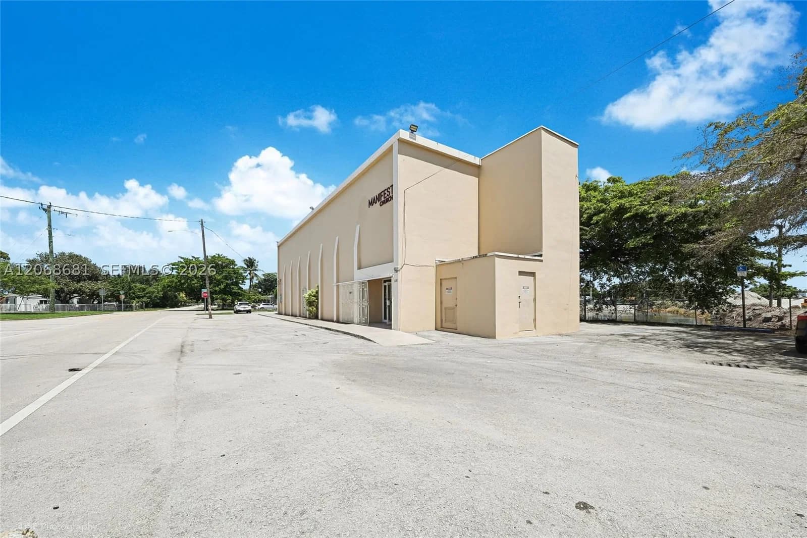 Mülk — 680 Superior St, Opa Locka, FL 33054