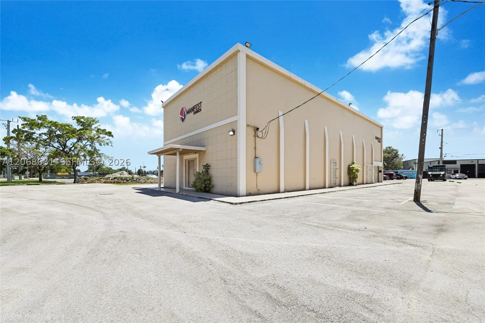 Mülk — 680 Superior St, Opa Locka, FL 33054