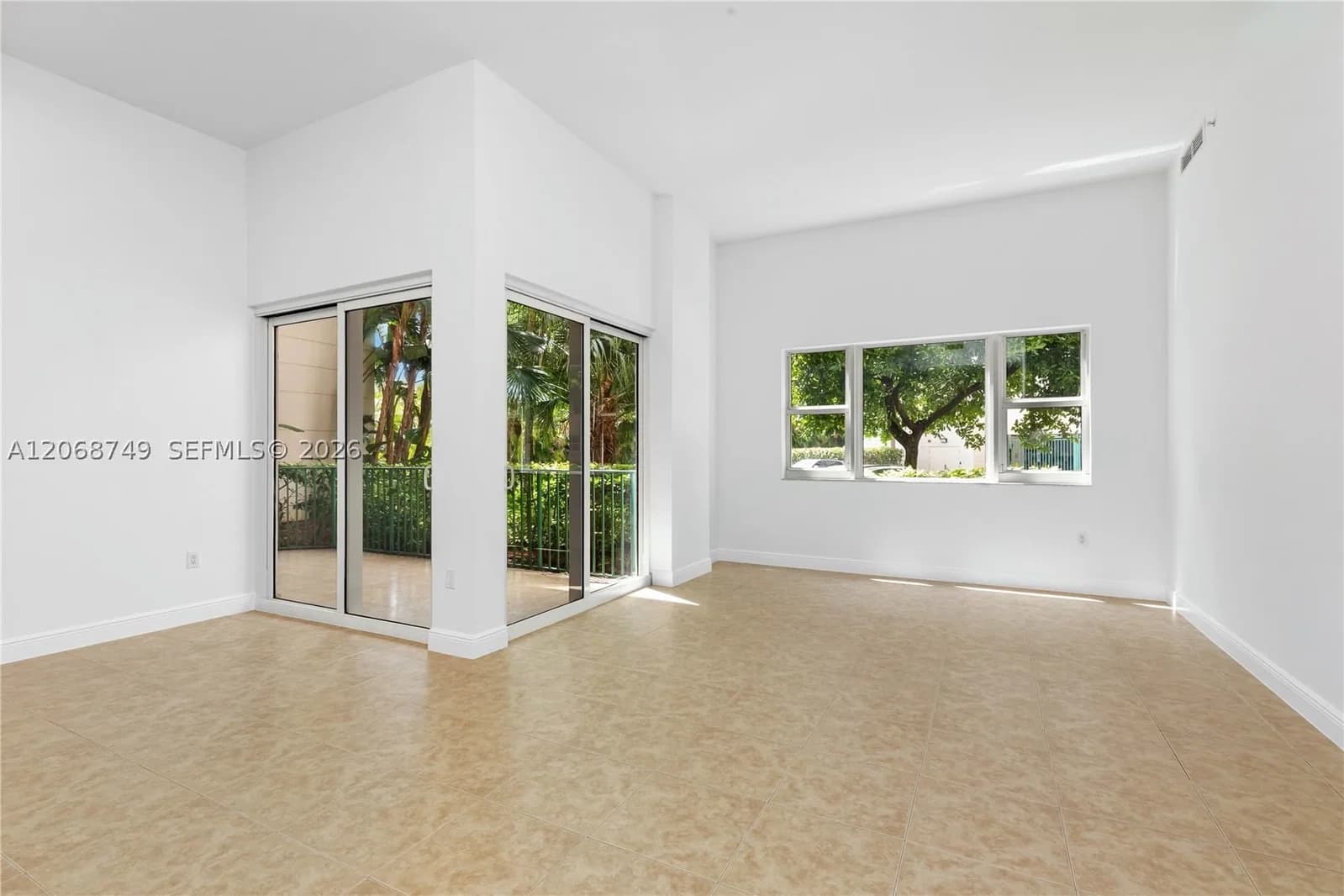 3+1 Condo — 19900 Country Club Dr #104, Aventura, FL 33180