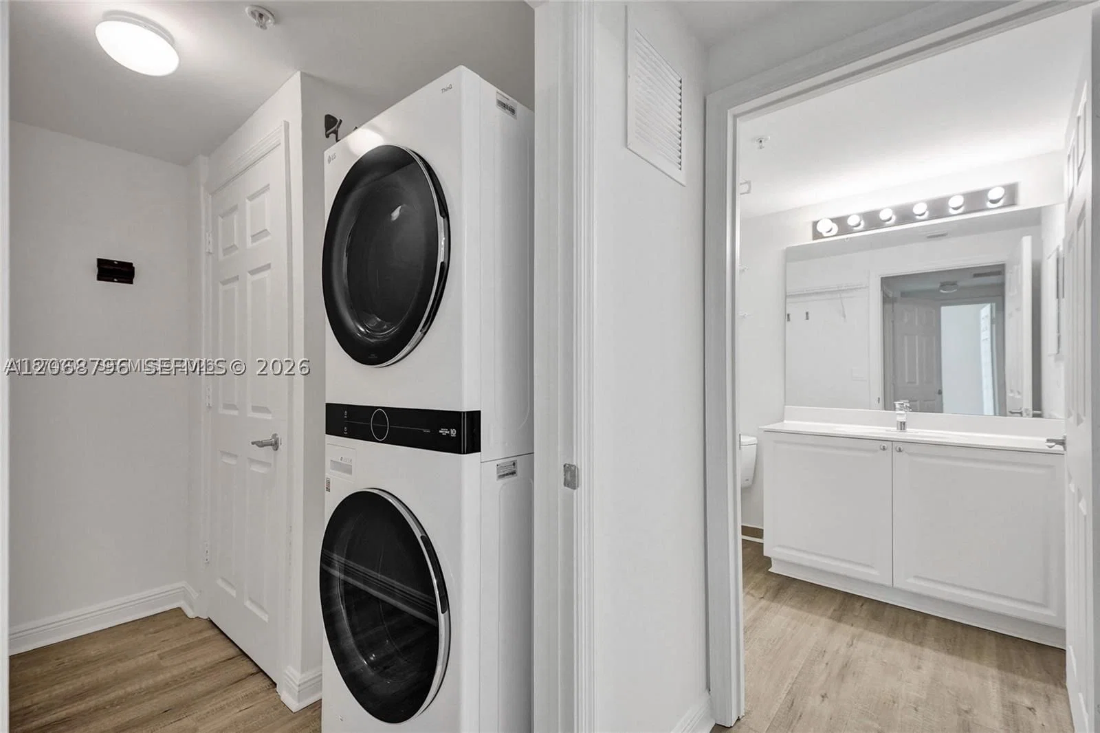 3-bedroom Condo — 888 Douglas Rd #304, Coral Gables, FL 33134