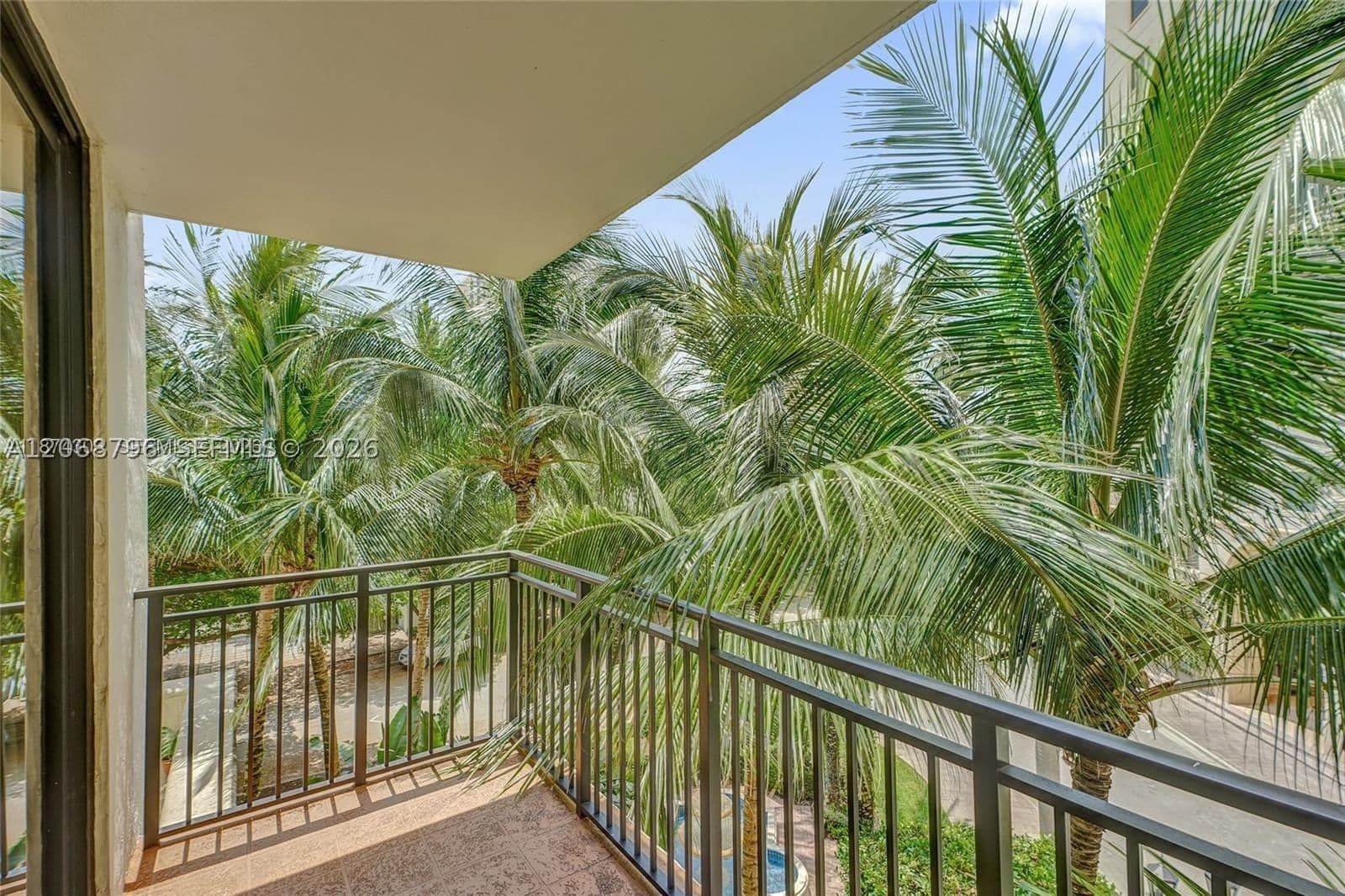 3-bedroom Condo — 888 Douglas Rd #304, Coral Gables, FL 33134