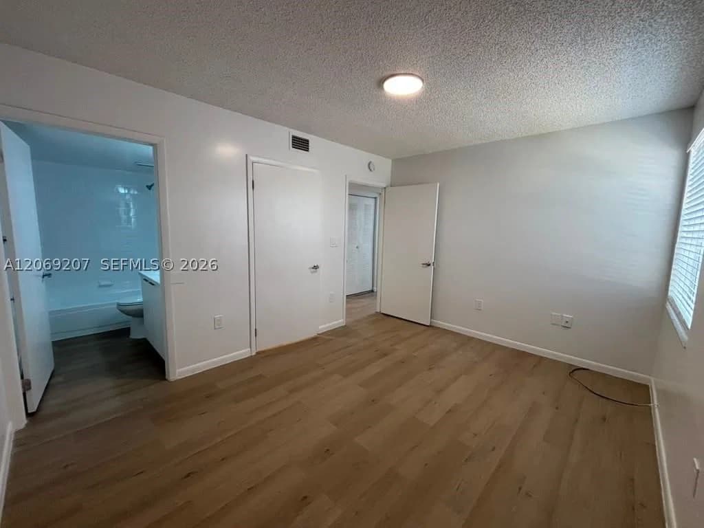 3+1 Daire — 11505 22nd Ave #102, Miami, FL 33167
