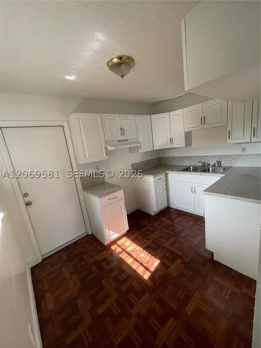 2-bedroom Property — 3677 Florida Ave #3677, Miami, FL 33133