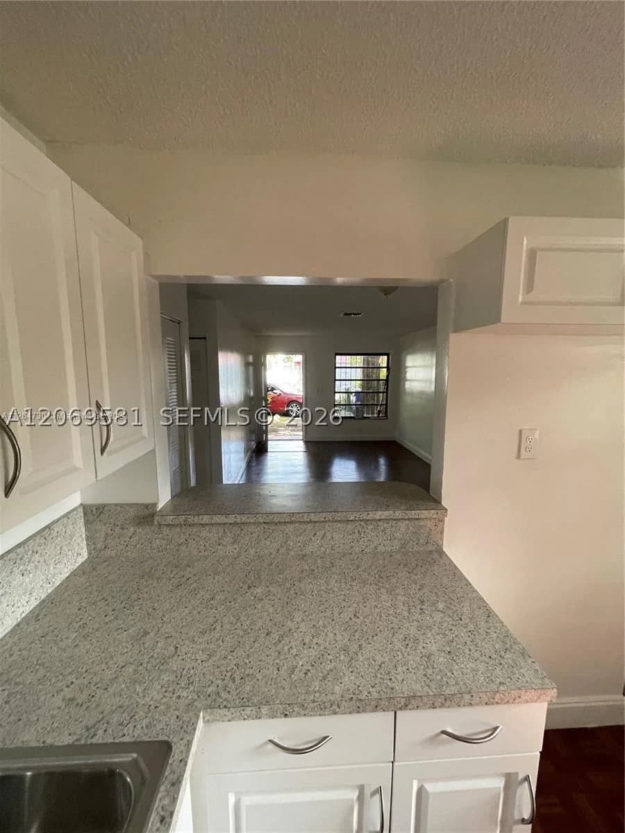 2-bedroom Property — 3677 Florida Ave #3677, Miami, FL 33133