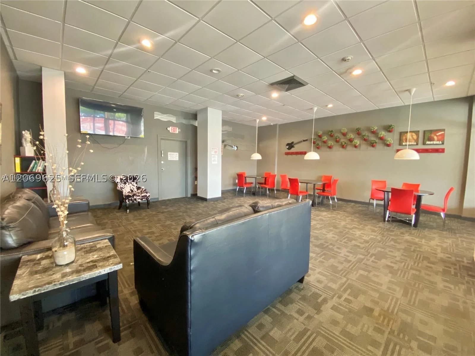 1+1 Condo — 400 Kings Point Dr #316, Sunny Isles Beach, FL 33160