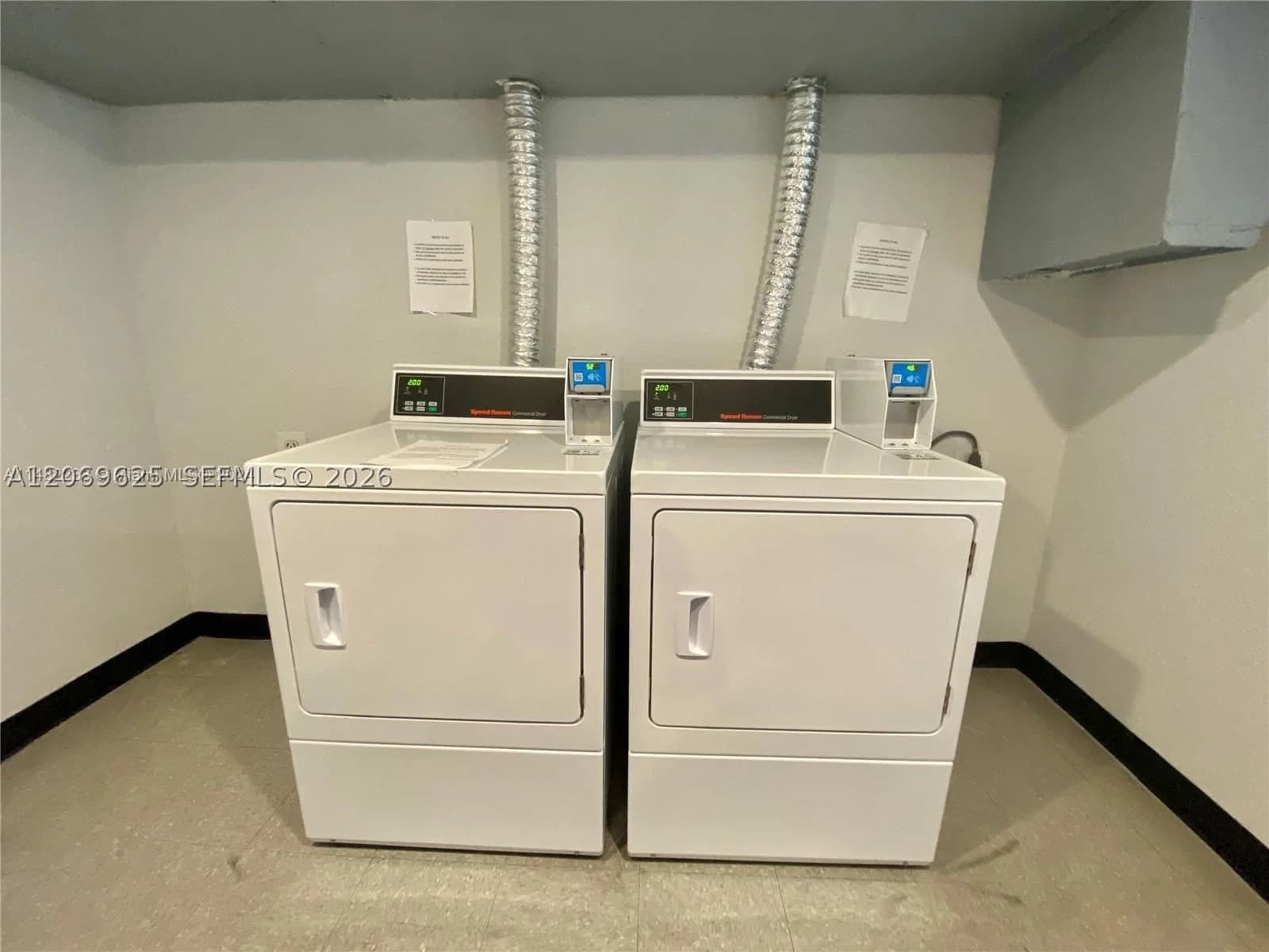 1+1 Condo — 400 Kings Point Dr #316, Sunny Isles Beach, FL 33160