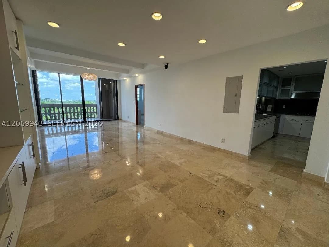 2+1 Condo — 90 Edgewater Dr #PH15, Coral Gables, FL 33133