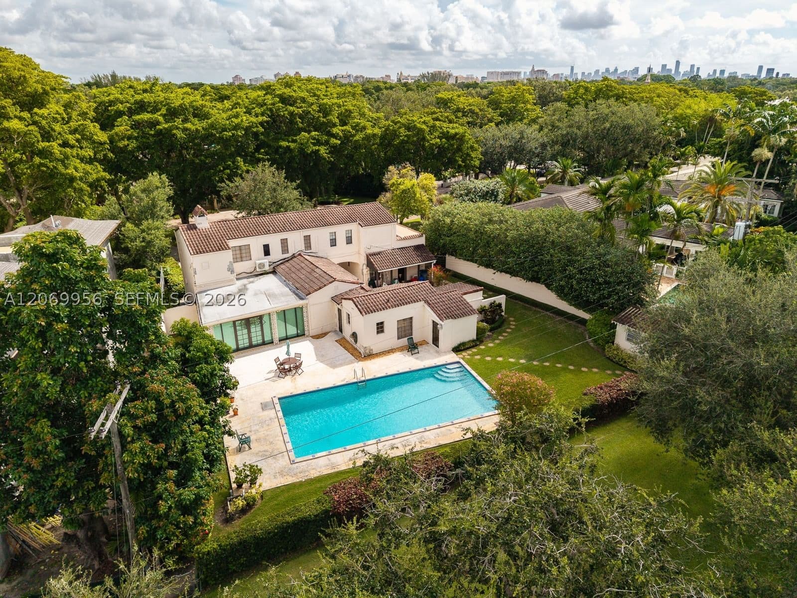 5+1 Müstakil ev — 4128 Pinta Ct, Coral Gables, FL 33146