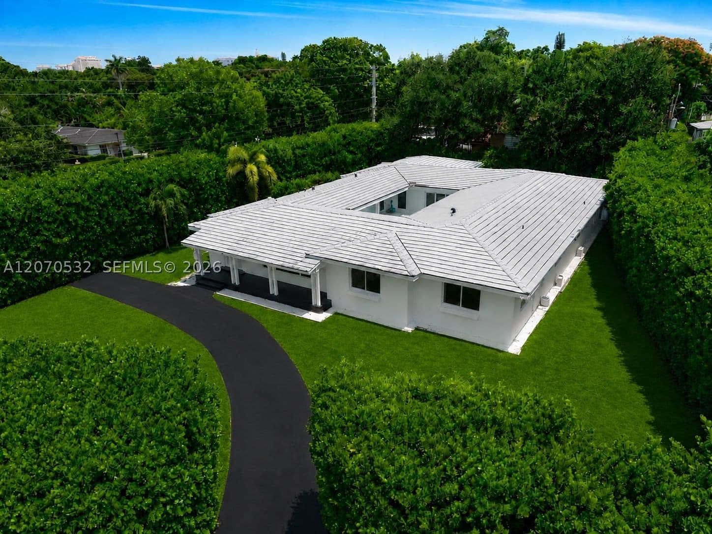 4+1 Müstakil ev — 4001 Monserrate St, Coral Gables, FL 33146