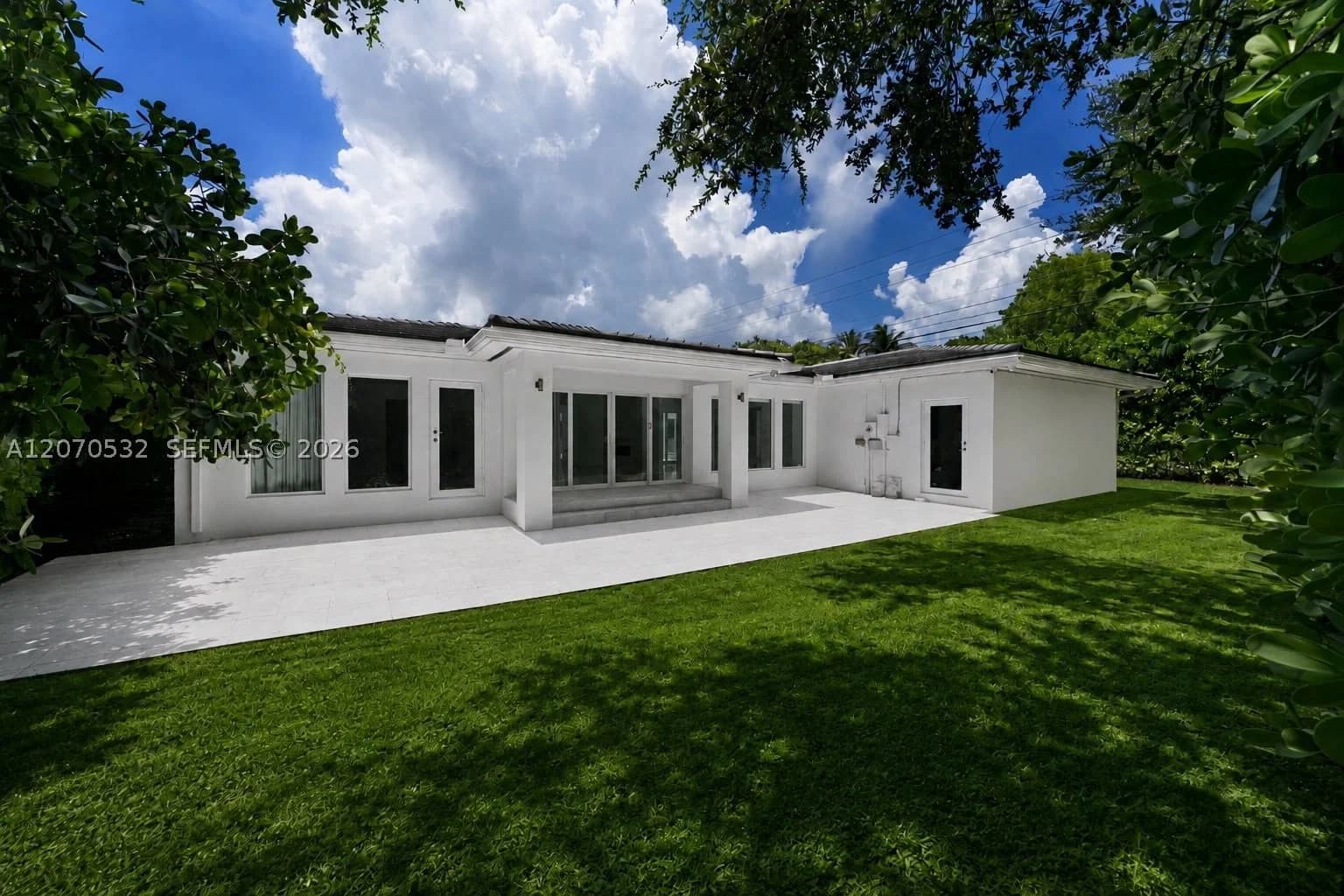 4+1 Müstakil ev — 4001 Monserrate St, Coral Gables, FL 33146