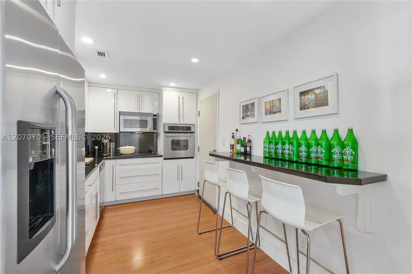 1-bedroom Condo — 90 Edgewater Dr #917, Coral Gables, FL 33133