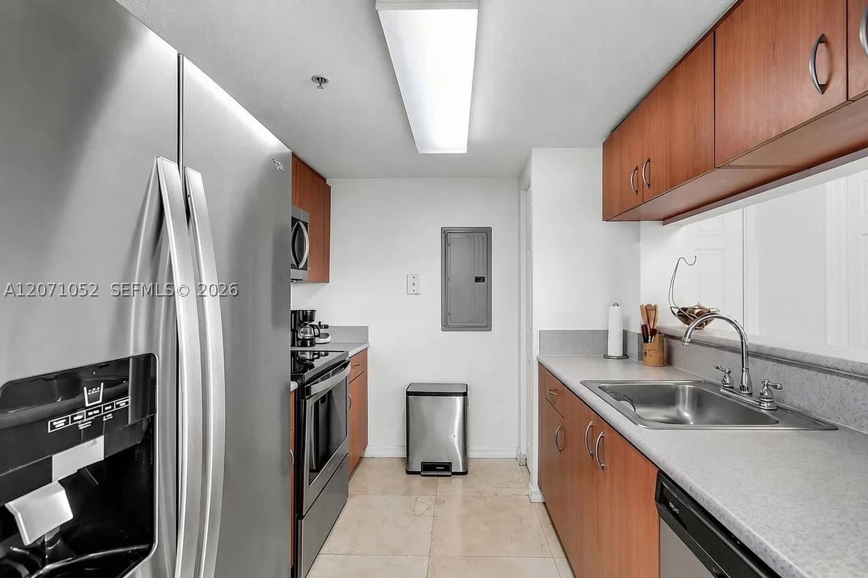 2+1 Condo — 816 11th St #607, Miami, FL 33136