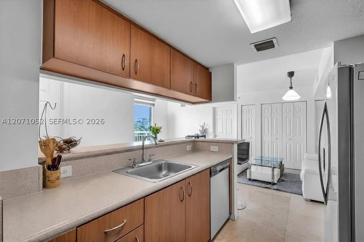 2+1 Condo — 816 11th St #607, Miami, FL 33136