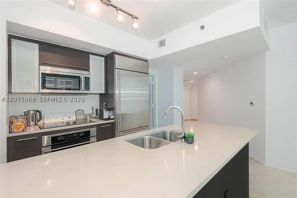 2-bedroom Condo — 55 6th St #1507, Miami, FL 33131
