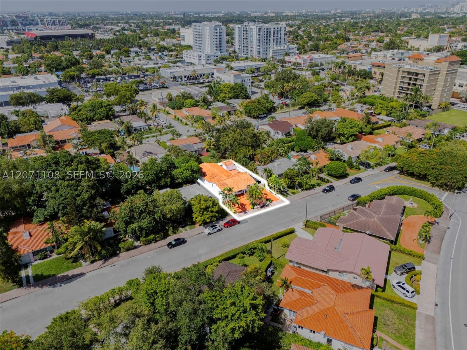 3+1 Müstakil ev — 41 Campina Ct, Coral Gables, FL 33134