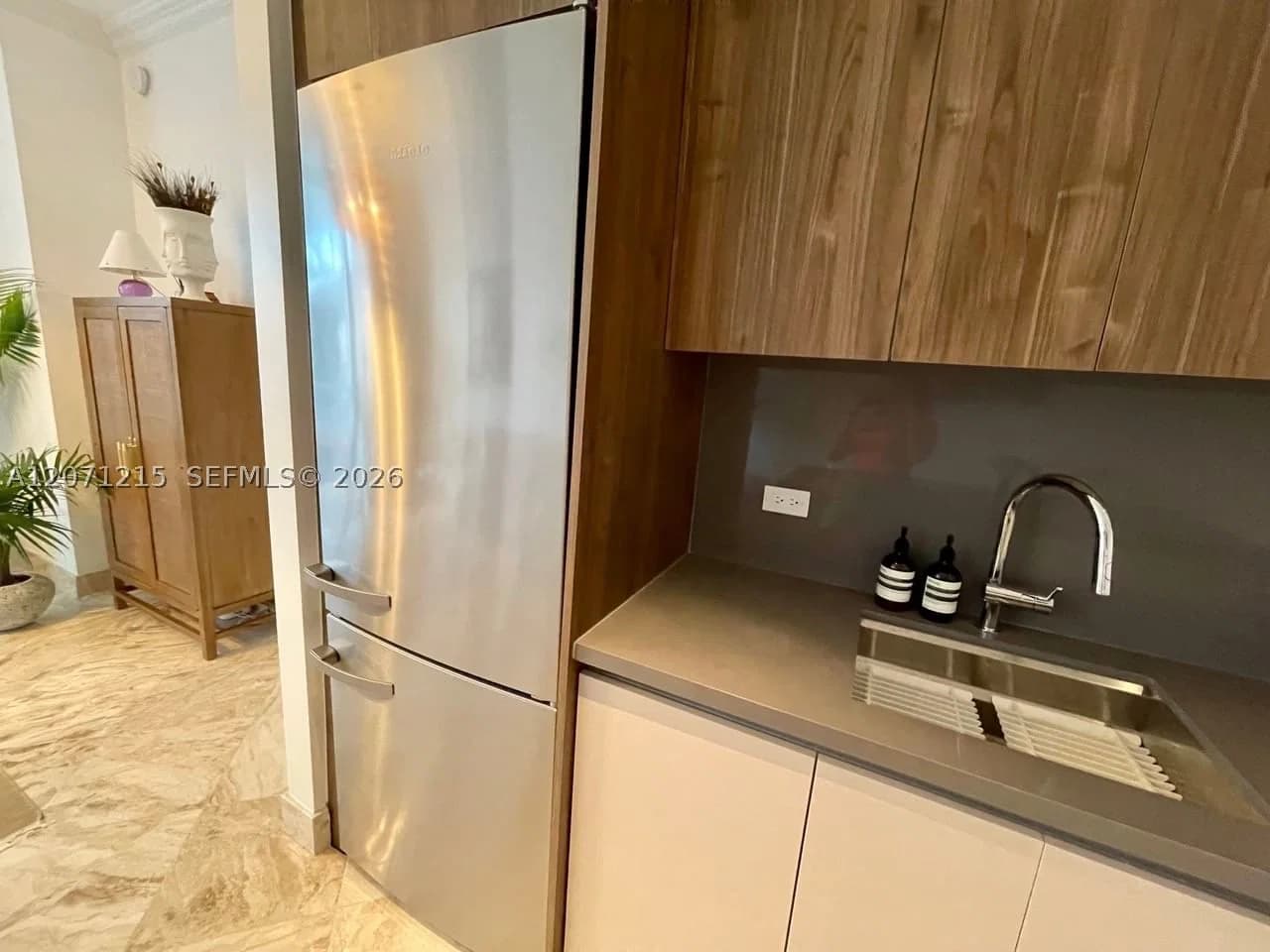 1-bedroom Condo — 3470 Coast Ave #H0806, Miami, FL 33137