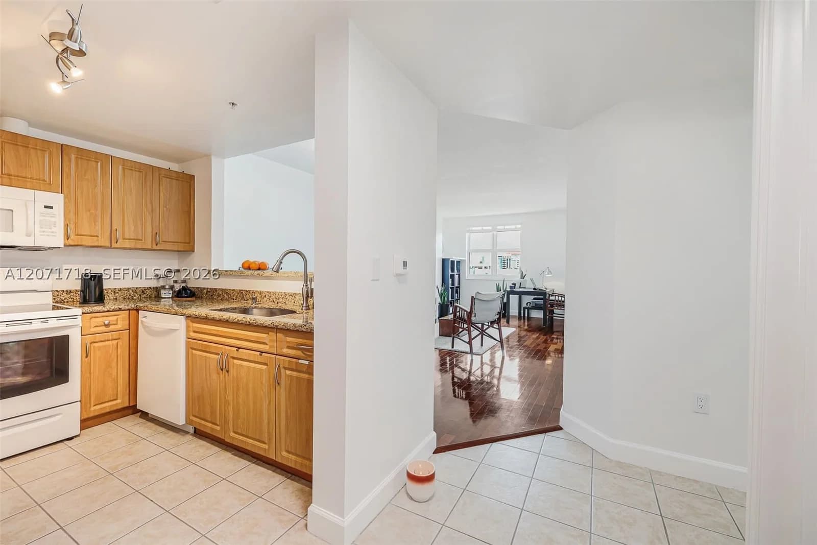 1-bedroom Condo — 50 Menores Ave #820, Coral Gables, FL 33134