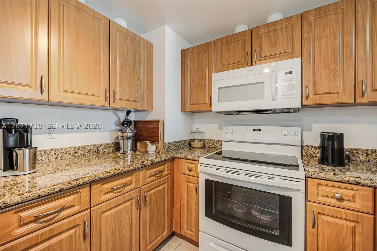 1-bedroom Condo — 50 Menores Ave #820, Coral Gables, FL 33134
