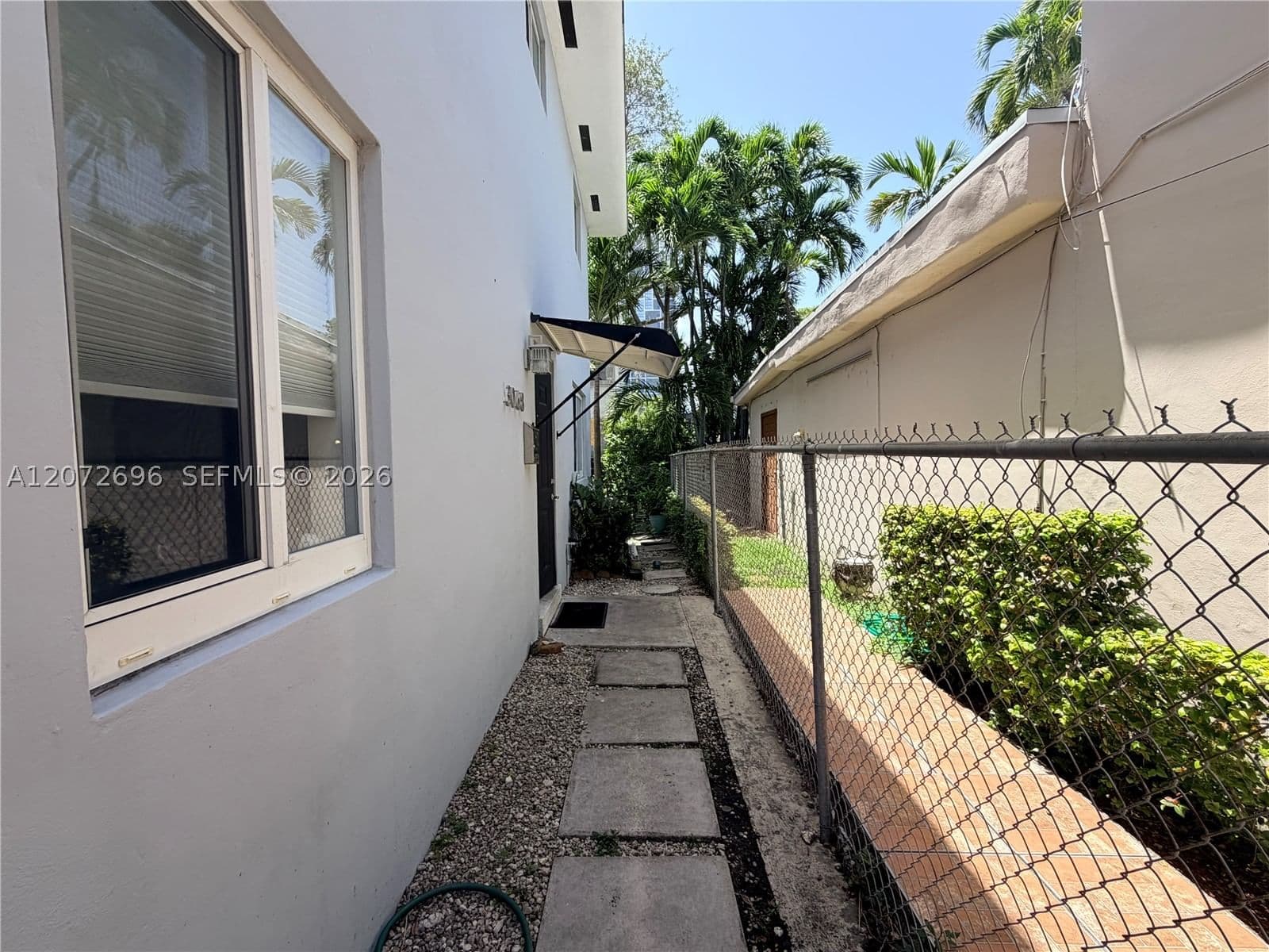 2-bedroom Property — 3068 Carter St #1, Miami, FL 33133