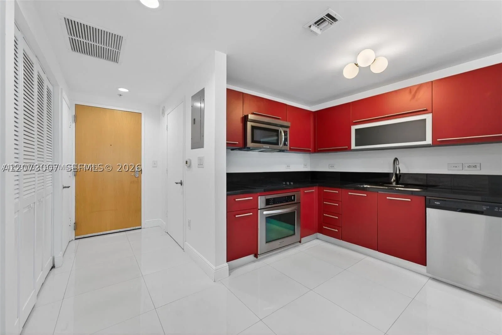1+1 Condo — 253 2nd St #424, Miami, FL 33132