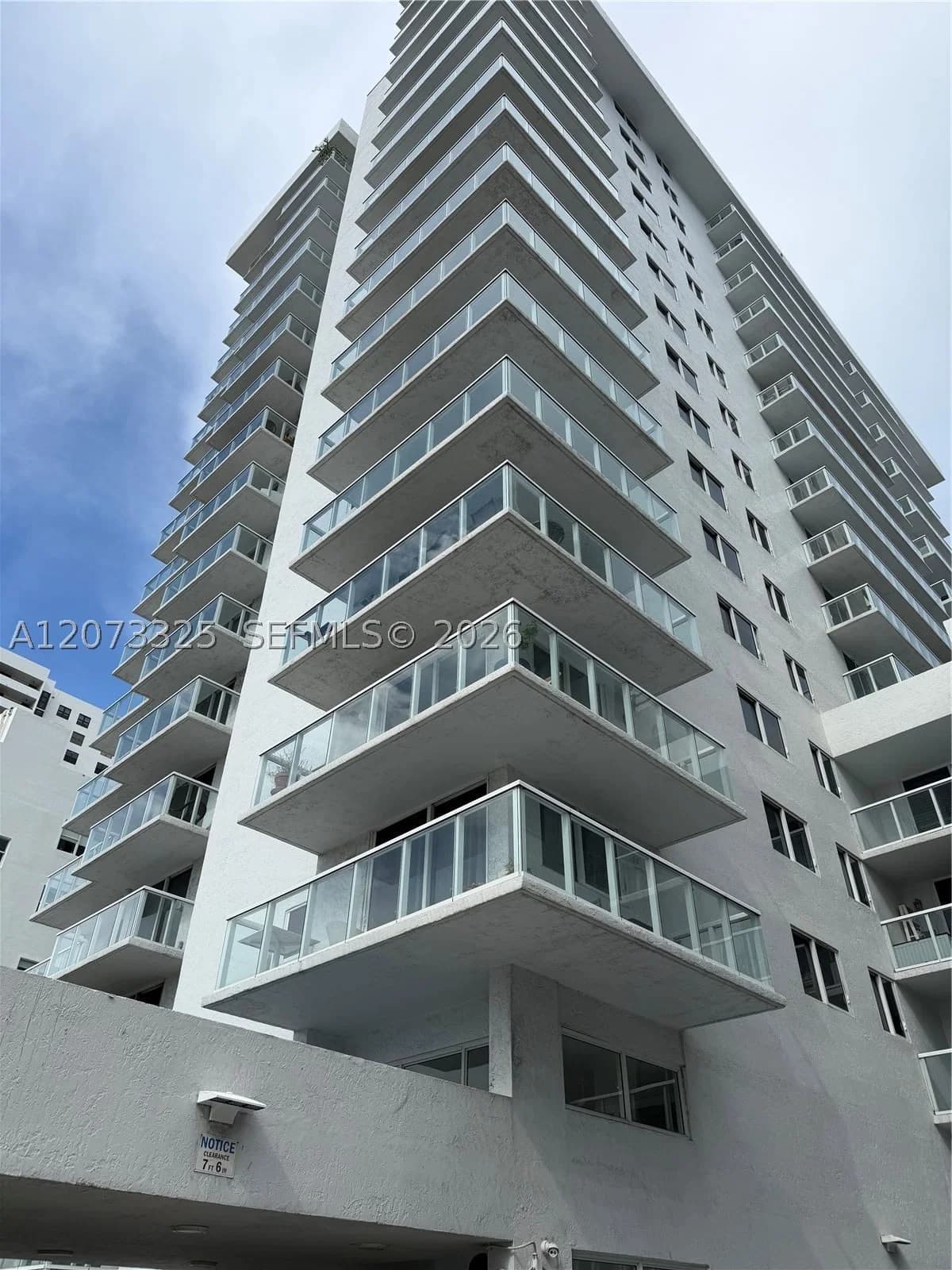 1-bedroom Condo — 2457 Collins Ave #1405, Miami Beach, FL 33140