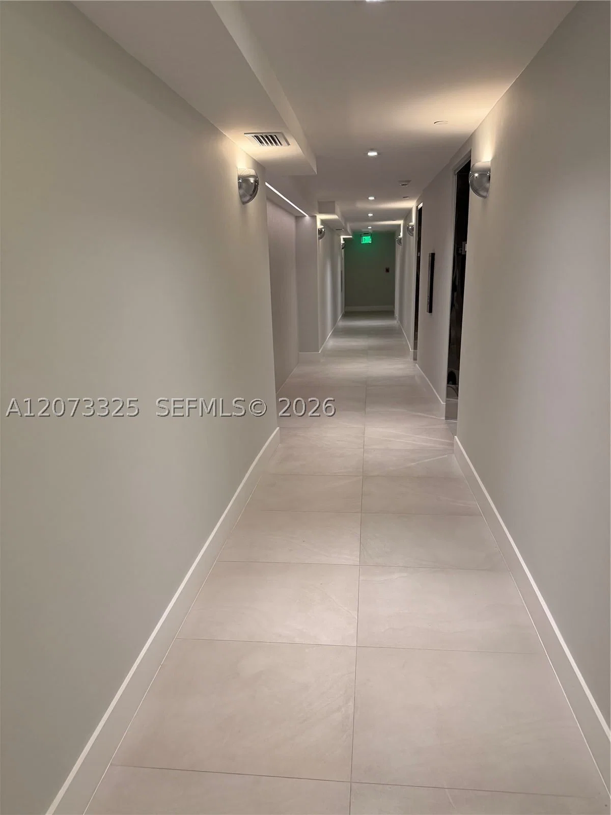 1-bedroom Condo — 2457 Collins Ave #1405, Miami Beach, FL 33140