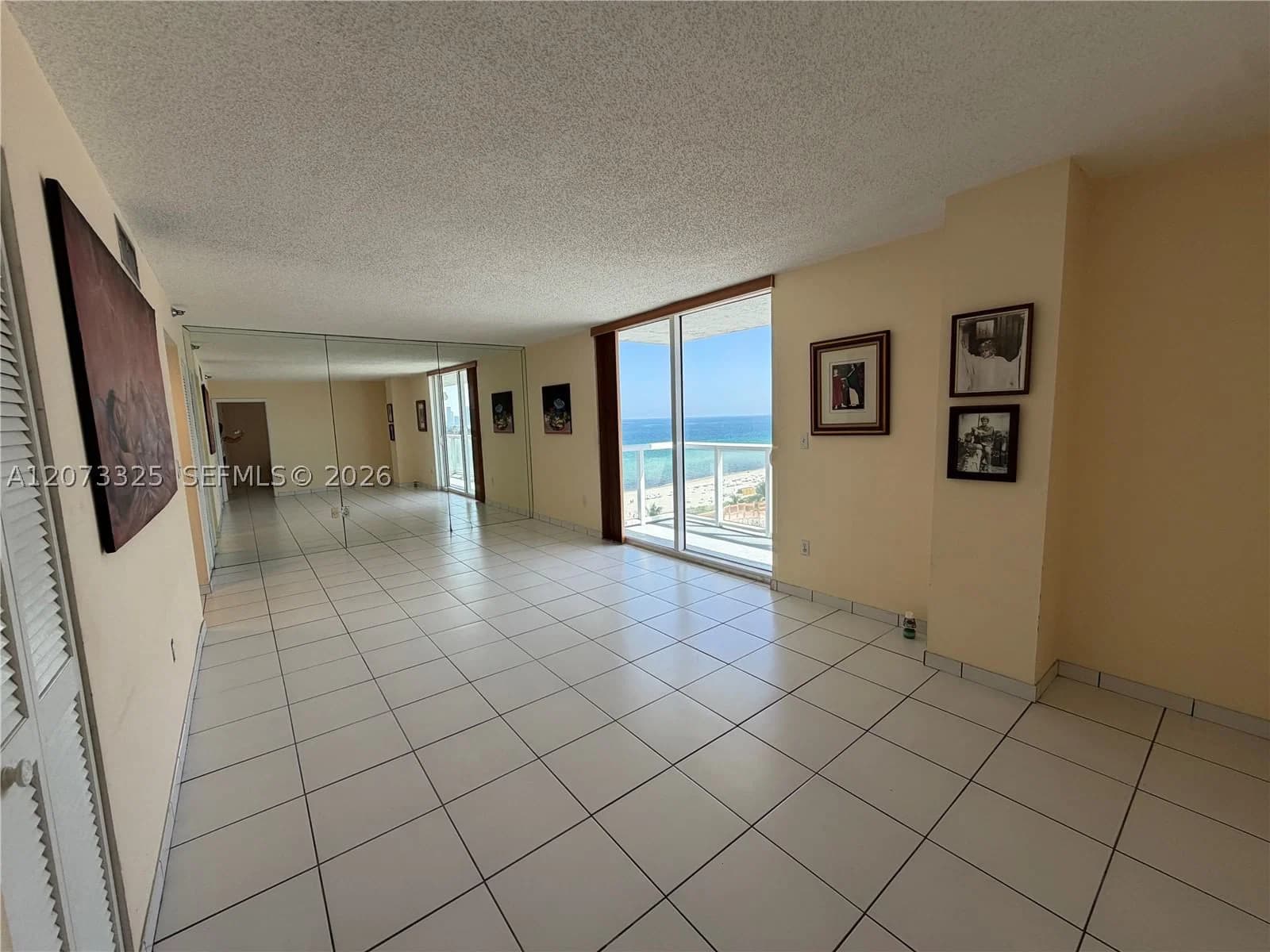 1-bedroom Condo — 2457 Collins Ave #1405, Miami Beach, FL 33140