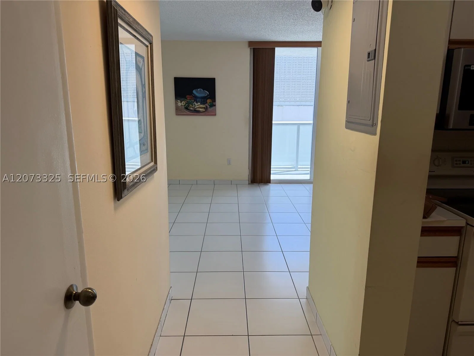 1-bedroom Condo — 2457 Collins Ave #1405, Miami Beach, FL 33140