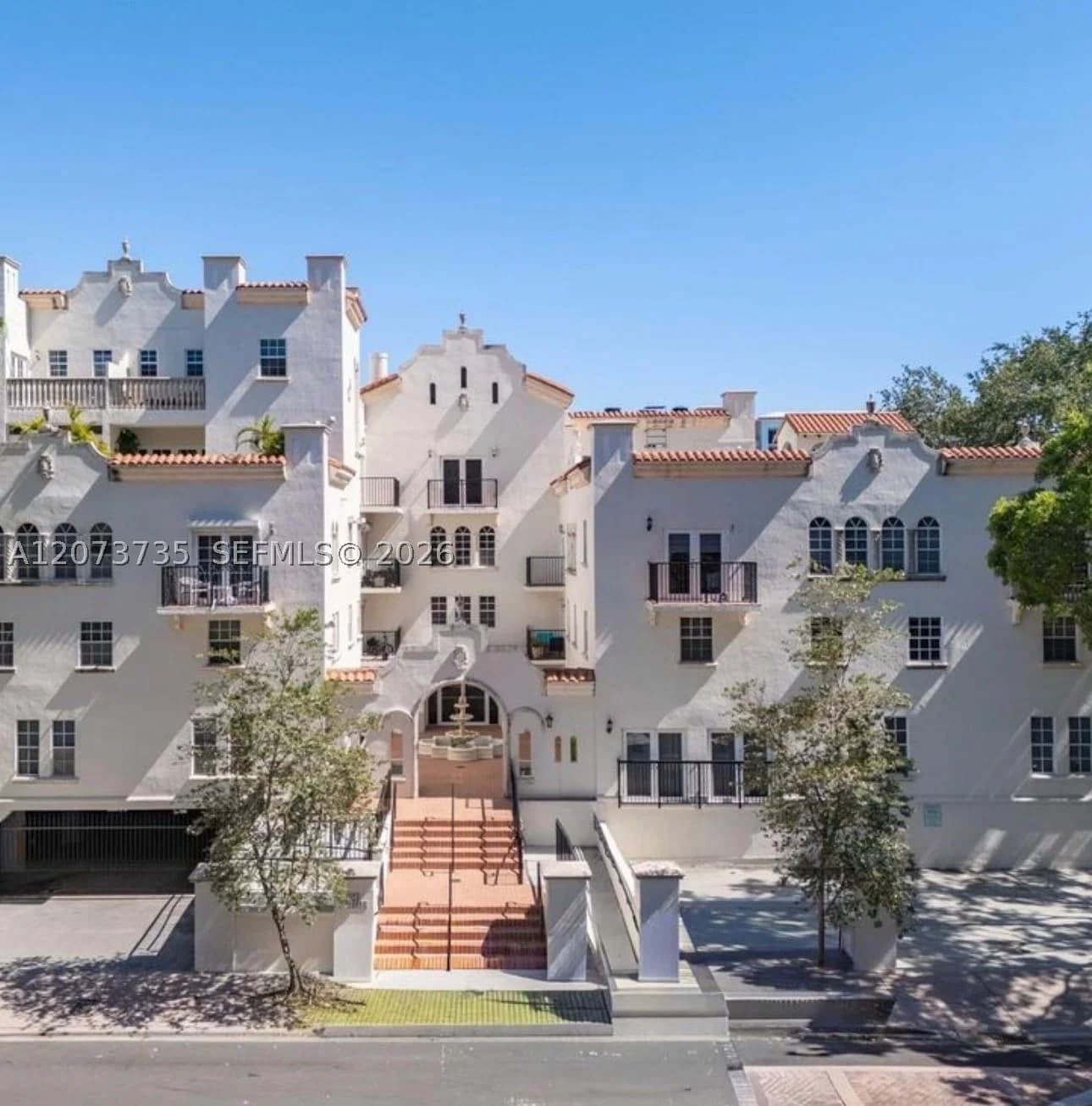 3-bedroom Condo — 323 Navarre Ave #301, Coral Gables, FL 33134