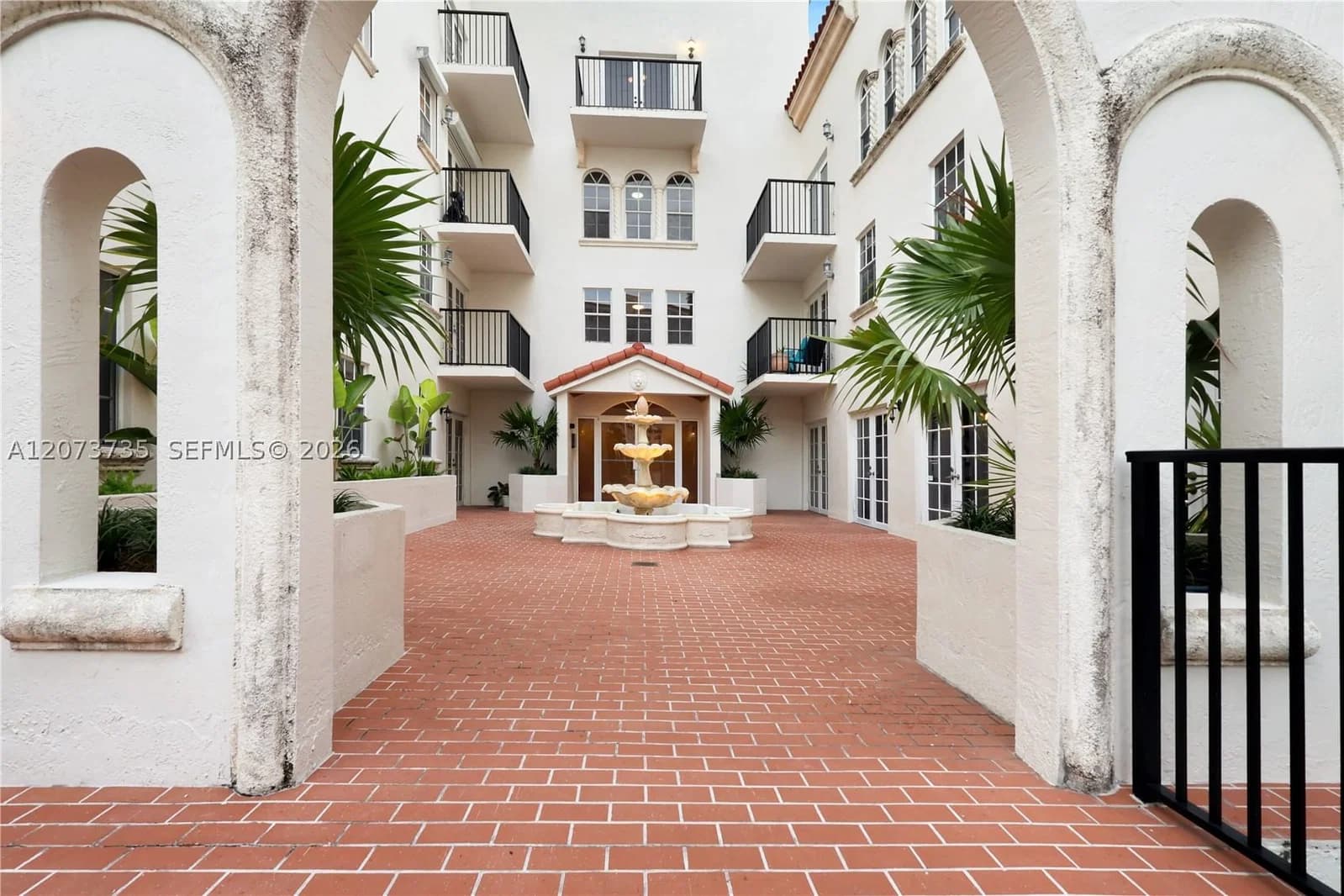 3-bedroom Condo — 323 Navarre Ave #301, Coral Gables, FL 33134