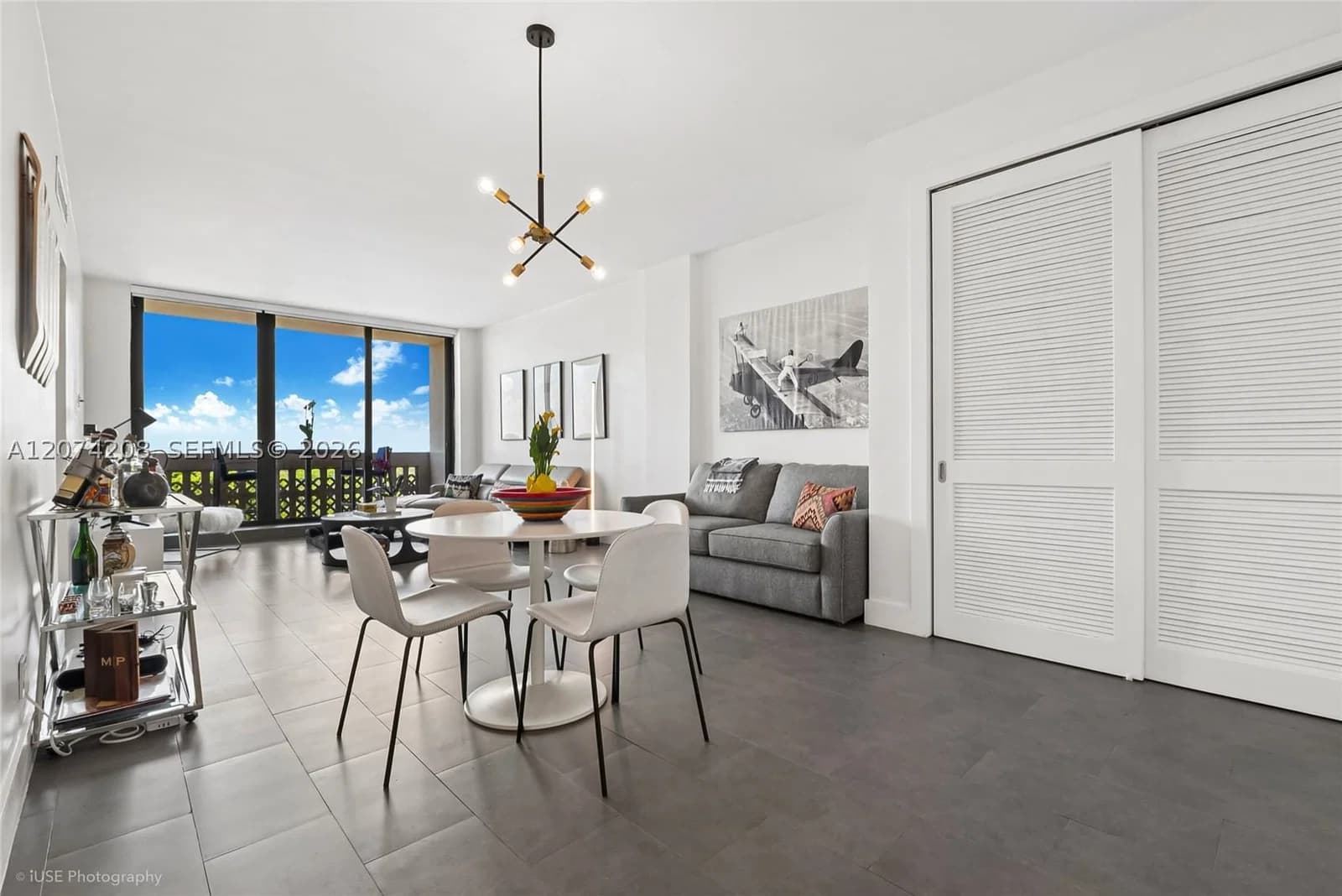 1-bedroom Condo — 90 Edgewater Dr #PH11, Coral Gables, FL 33133