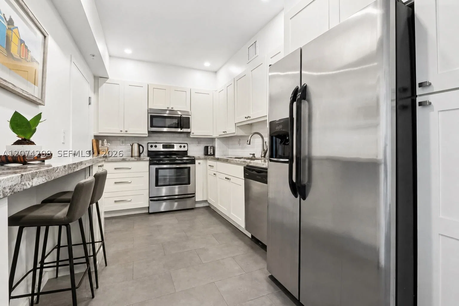 1-bedroom Condo — 90 Edgewater Dr #PH11, Coral Gables, FL 33133