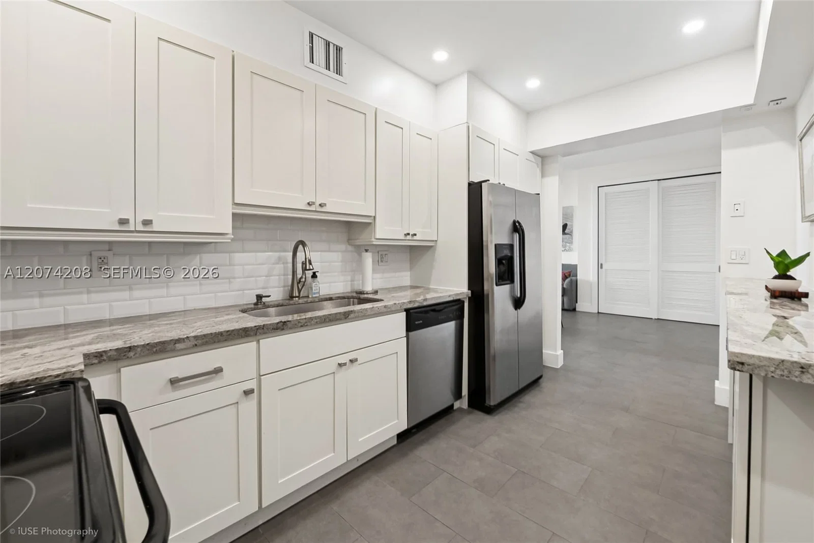 1-bedroom Condo — 90 Edgewater Dr #PH11, Coral Gables, FL 33133