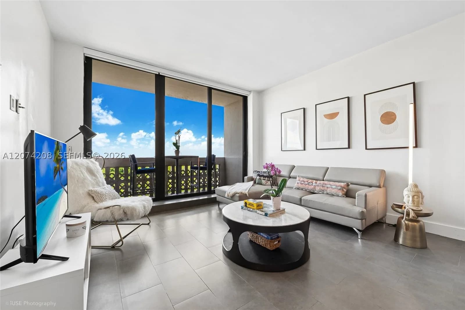 1-bedroom Condo — 90 Edgewater Dr #PH11, Coral Gables, FL 33133