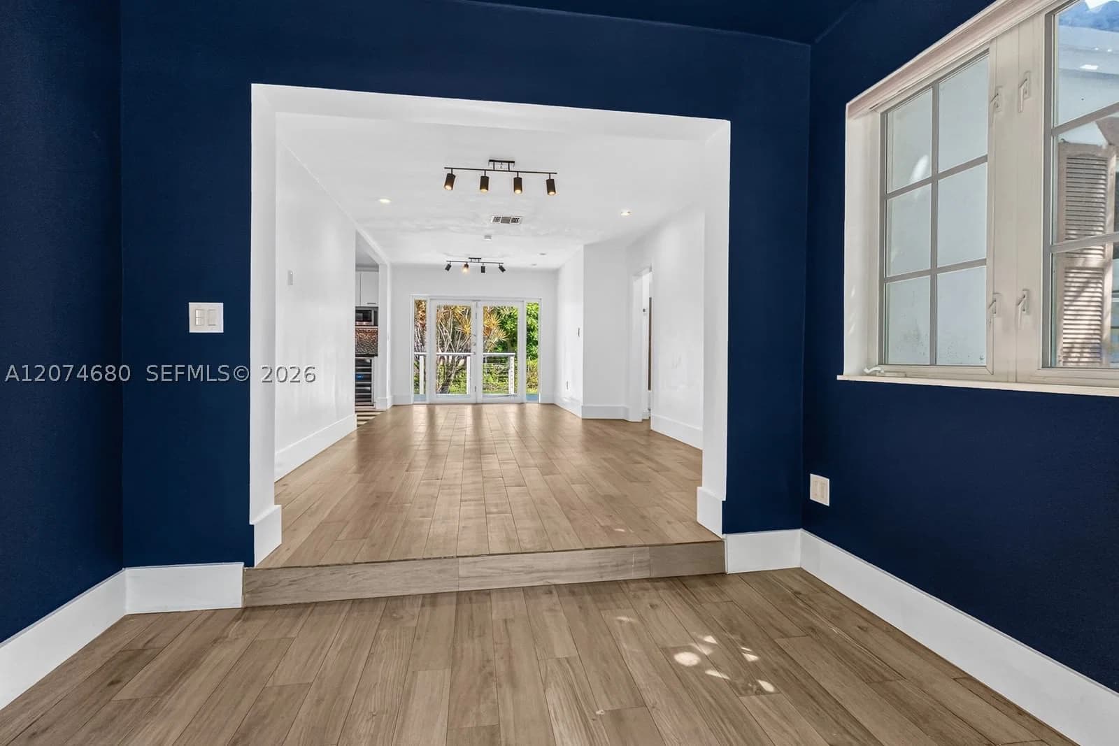 2+1 Müstakil ev — 447 Blue Rd, Coral Gables, FL 33146