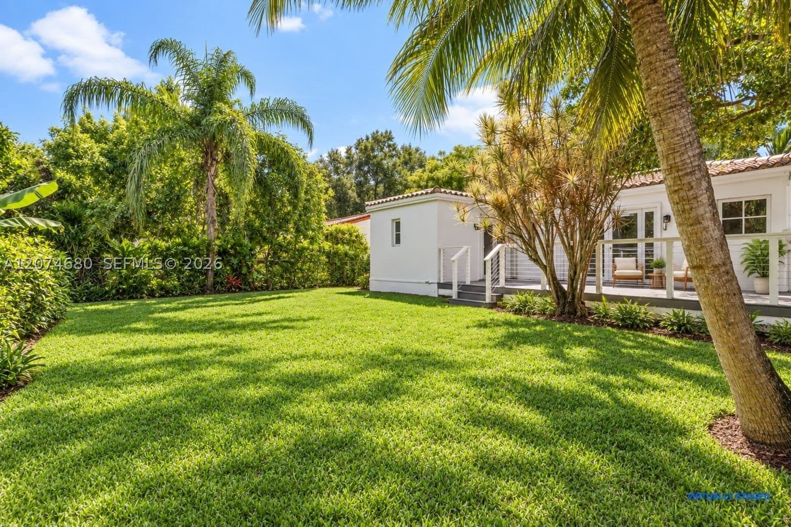 2+1 Müstakil ev — 447 Blue Rd, Coral Gables, FL 33146