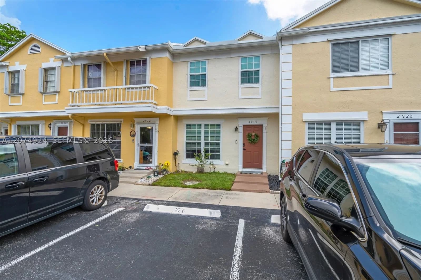 2+1 Townhouse — 2916 Dorchester Ln, Cooper City, FL 33026