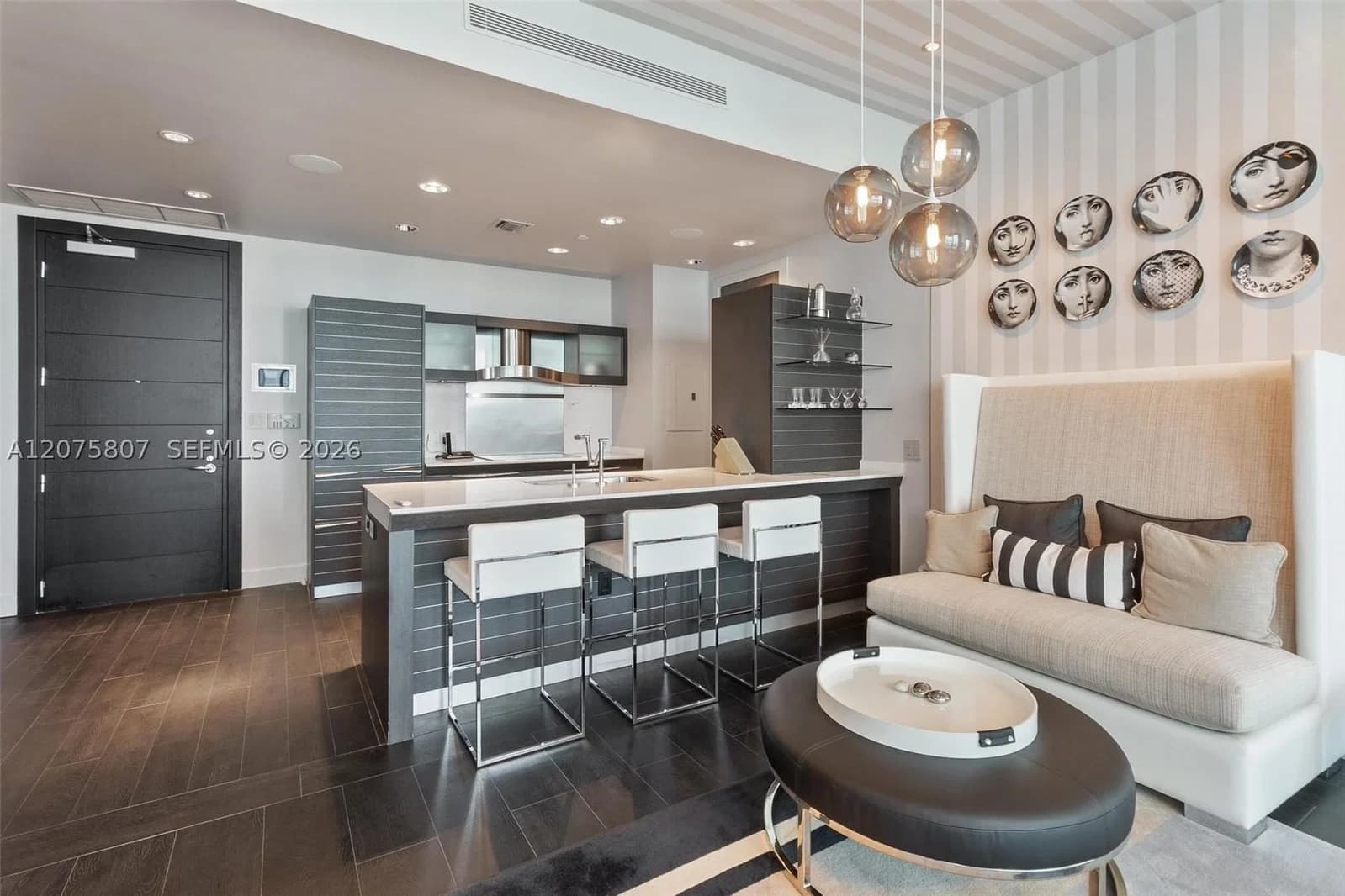 2+1 Condo — 200 Biscayne Boulevard Way #5211, Miami, FL 33131
