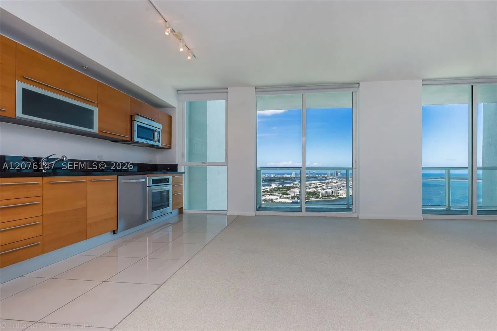 1+1 Condo — 253 2nd St #3805, Miami, FL 33132