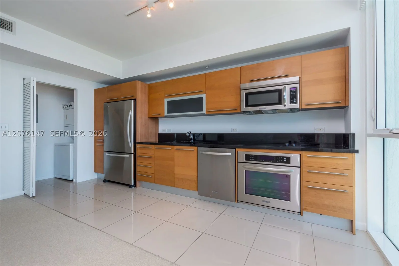 1+1 Condo — 253 2nd St #3805, Miami, FL 33132